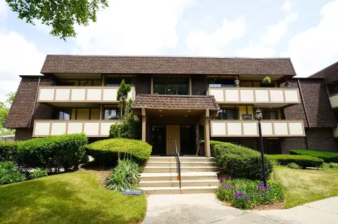 433 Cavalier Ct #202, West Dundee, IL 60118