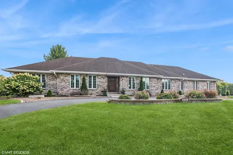 13555 W Iroquois Trl, Homer Glen, IL 60491