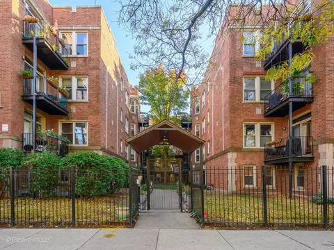 1649 W Pratt Blvd #2A, Chicago, IL 60626