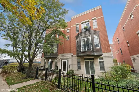 820 W University Ln #3A, Chicago, IL 60608