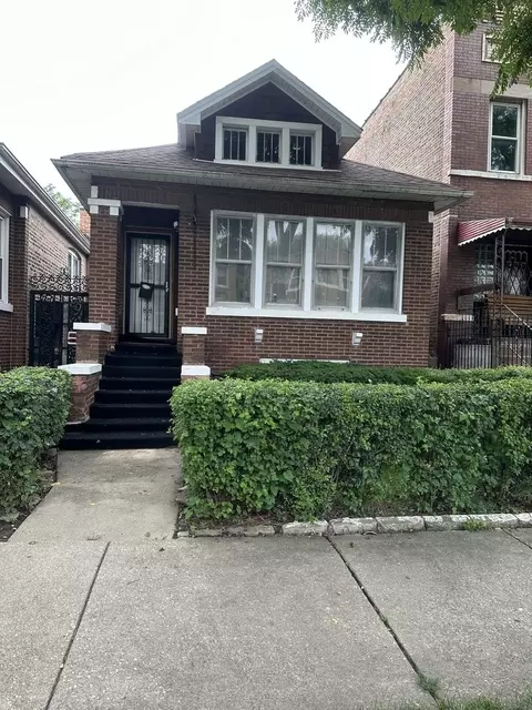 4943 W Race Ave, Chicago, IL 60644