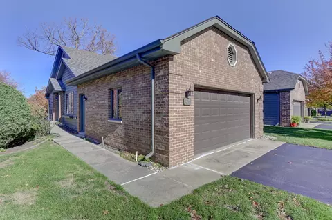 81 Village Woods Dr, Crete, IL 60417