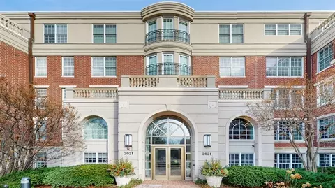 2021 Saint Johns Ave #1F, Highland Park, IL 60035