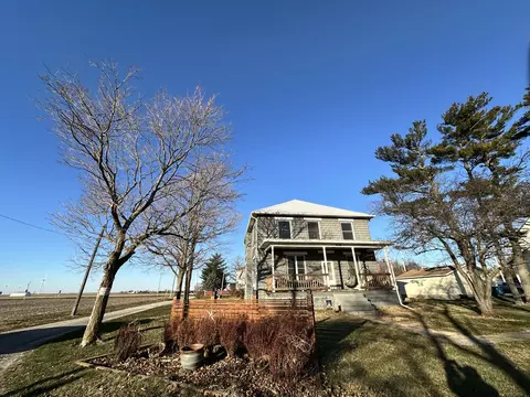 Exterior - 408 S Walnut St, Arrowsmith, IL 61722 photo 1 of 2