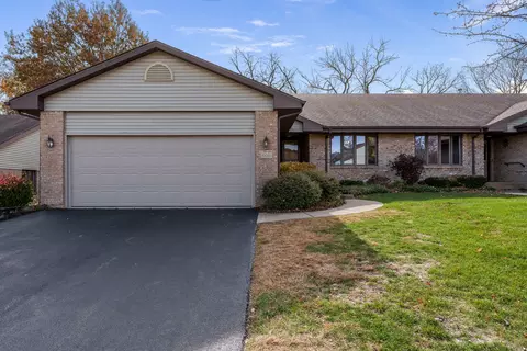 6061 Carriage Green Way, Rockford, IL 61108