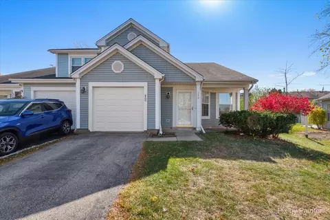 370 Trailside Ct, Carol Stream, IL 60188