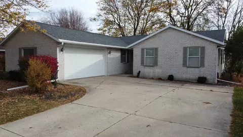 14 Victoria Dr, Lasalle, IL 61301