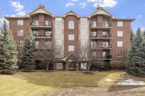 6675 S Cass Ave #2D, Westmont, IL 60559