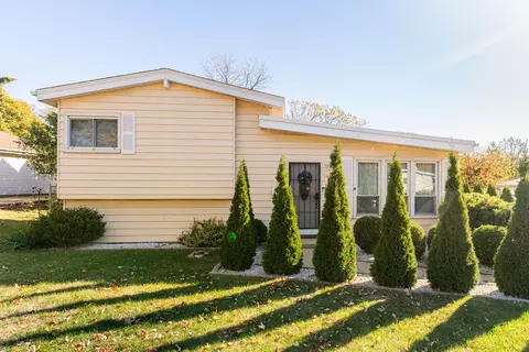 1515 Larry Ln, Glendale Heights, IL 60139