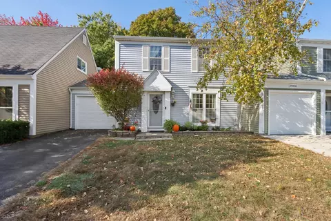 29 W459 Hawthorne Ln, Warrenville, IL 60555