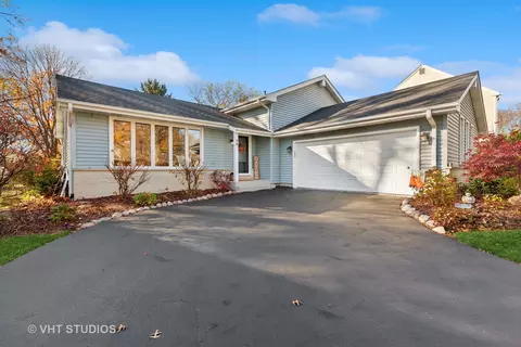72 Drendel Ln, Naperville, IL 60565