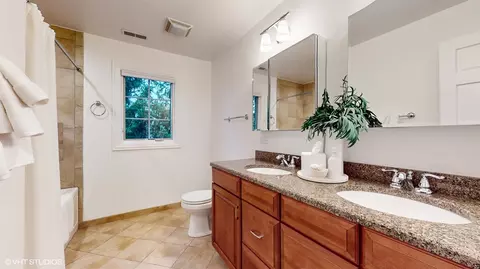 Bath - 808 E Hickory Ave, Addison, IL 60101 photo 4 of 5