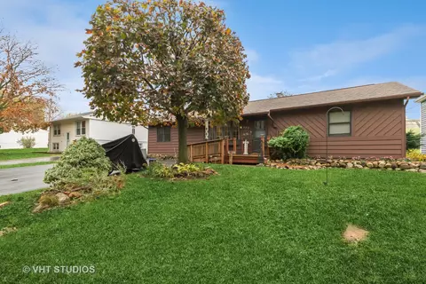 385 Maplewood Dr, Antioch, IL 60002