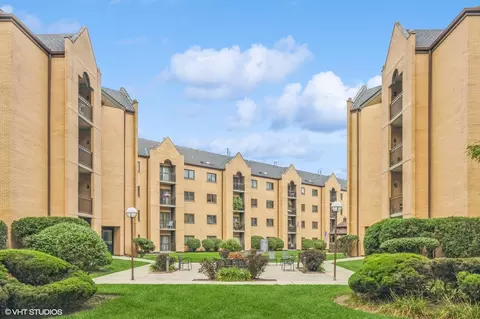 7410 W Lawrence Ave #222, Harwood Heights, IL 60706