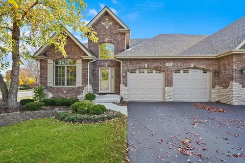 701 Kelly Ct, Roselle, IL 60172