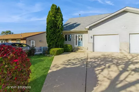 1854 Marlboro Ln #A, Crest Hill, IL 60403