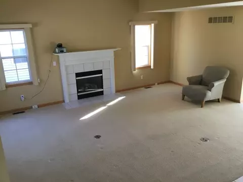 Living - 1484 Timber Ridge Ct, Kankakee, IL 60901 photo 3 of 3