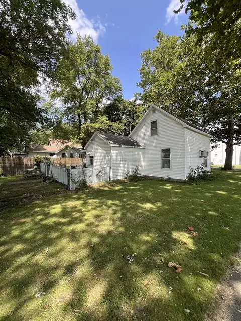 301 N Jackson St, Gardner, IL 60424 photo 2