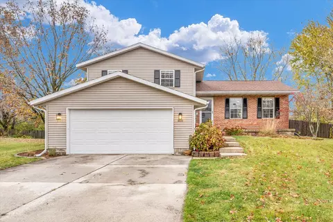 810 Cedar Ridge Ct, Mahomet, IL 61853