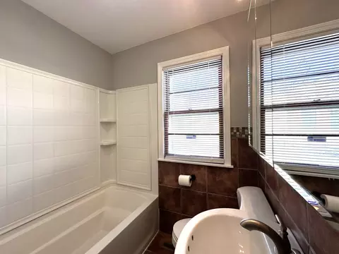 Bath - 906 S Nelson Ave, Kankakee, IL 60901 photo 1 of 3