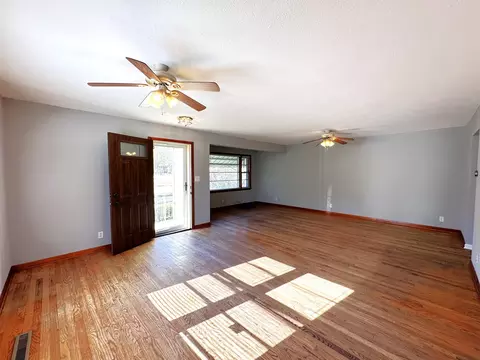 Living - 906 S Nelson Ave, Kankakee, IL 60901 photo 3 of 6