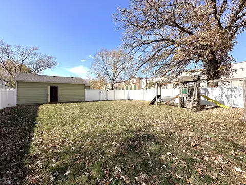Exterior - 906 S Nelson Ave, Kankakee, IL 60901 photo 4 of 5