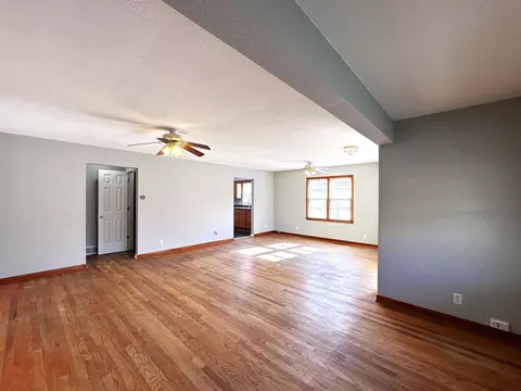 Living - 906 S Nelson Ave, Kankakee, IL 60901 photo 2 of 6