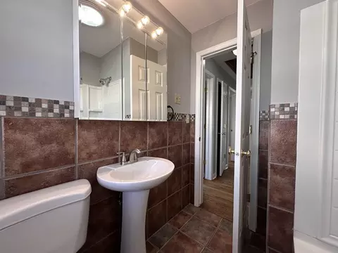 Bath - 906 S Nelson Ave, Kankakee, IL 60901 photo 2 of 3