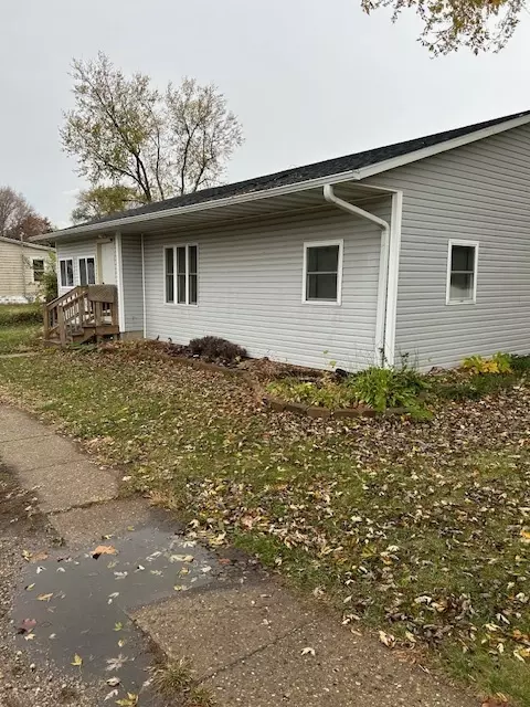 212 S Arch St, Wyanet, IL 61379