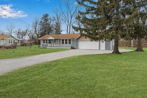 26262 W Grapevine Ave, Antioch, IL 60002
