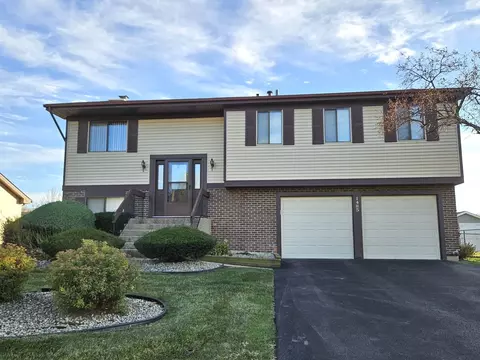 1485 Nautilus Ln, Hanover Park, IL 60133