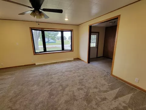 516 Thomas St, Minonk, IL 61760 photo 2