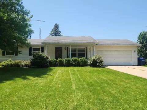 631 N View St, Hinckley, IL 60520