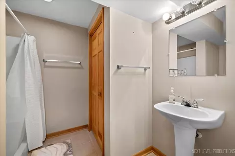 Bath - 809 Weston Ct, Elburn, IL 60119 photo 4 of 4