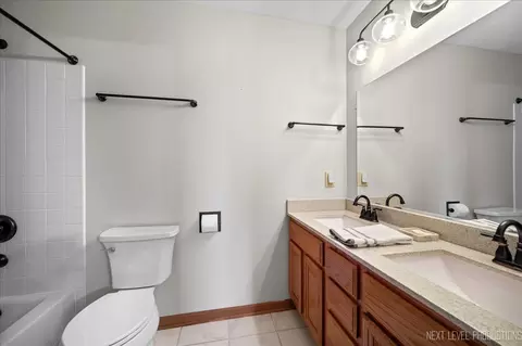 Bath - 809 Weston Ct, Elburn, IL 60119 photo 3 of 4