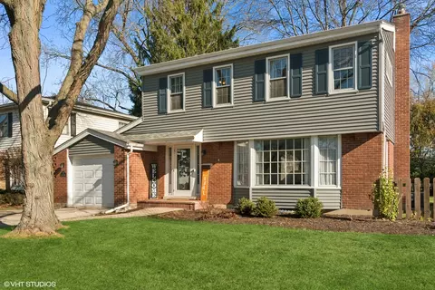 17 S Gibbons Ave, Arlington Heights, IL 60004