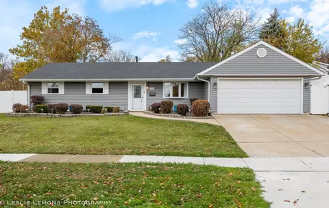 2748 Crabtree Ave, Woodridge, IL 60517