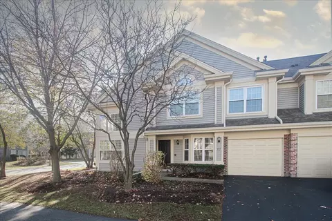 717 Deep Wood Ct, Elk Grove Village, IL 60007