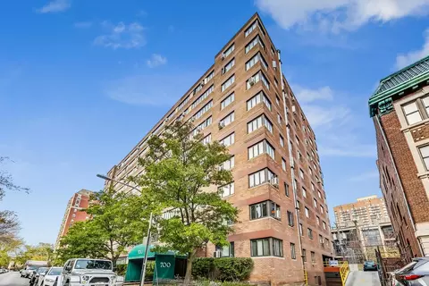 700 W Bittersweet Pl #405, Chicago, IL 60613