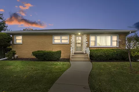 8801 Oleander Ave, Morton Grove, IL 60053