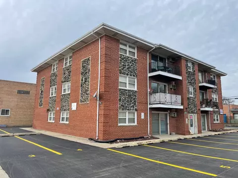 8310 W 47th St #4, Lyons, IL 60534 photo 2