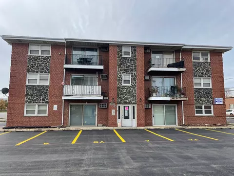 8310 W 47th St #4, Lyons, IL 60534
