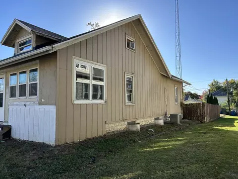 Exterior - 385 S Elm Ave, Kankakee, IL 60901 photo 2 of 7