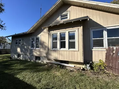 Exterior - 385 S Elm Ave, Kankakee, IL 60901 photo 4 of 7