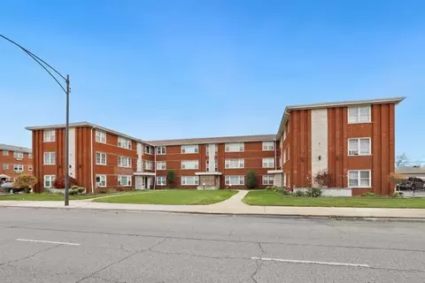 7964 S Pulaski Rd #206, Chicago, IL 60652