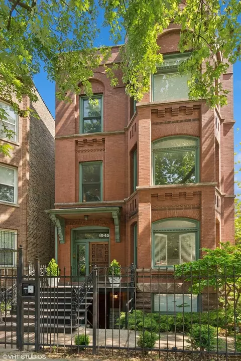 1945 W Evergreen Ave #2F, Chicago, IL 60622