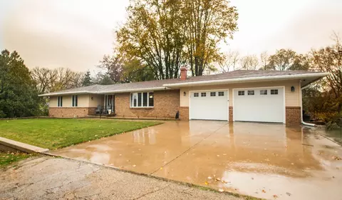 1955 Diana Ct, Dixon, IL 61021