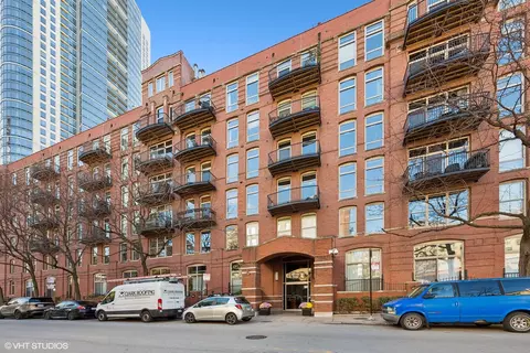 550 N Kingsbury St #303, Chicago, IL 60654