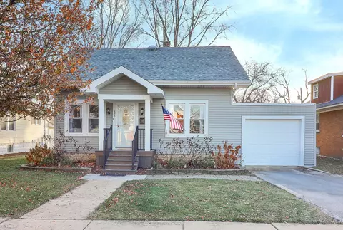 523 E 3rd St, Lockport, IL 60441