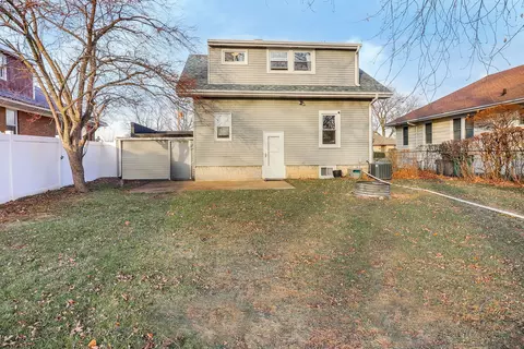 Exterior - 523 E 3rd St, Lockport, IL 60441 photo 3 of 3